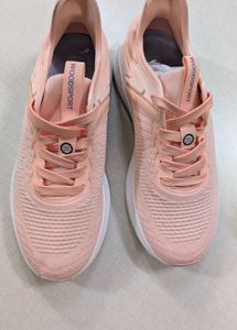 Women&#39;s Woodland Sneaker Size 8🔥