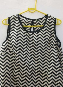 Zigzag Print Top 🤍