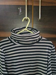 Full Sleeve Girls Sweatshirt Or T Shirt