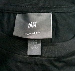 H&amp;M Black Graphic T-Shirt
