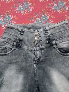 Distressed High-Waisted Jeans with 4 button