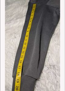 H&amp;M Graphic Cropped Sweatshirt