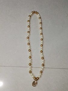 White and Gold Pearls Chain