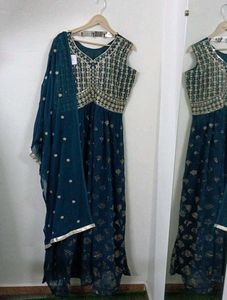 FIXED PRICE!!!WEDDING GOWN WITH DUPATTA