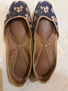 Floral Jutti Flats