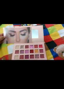 18 Colour Eyeshadow Palette 🎨