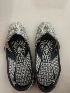 Ethnic Embroidered Jutti