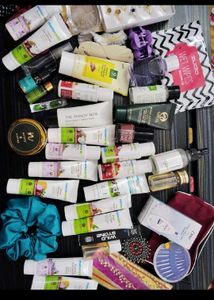 SKINLOVUES- 6 PCS WITH FREEBIES ❤️