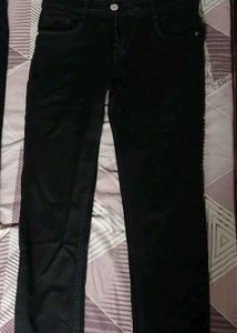 2 Black Jean&#39;s