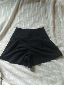 Chic Black Shorts(24IN SIZE)