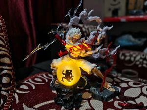 Luffy Gear 5 Figure