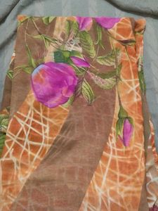 Pink Flowers🌸 Lives Print Saree