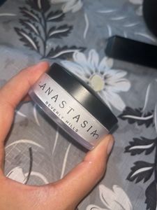 Huda beauty mascara Anastasia Beverly Hills powder
