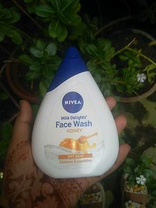 Nivea Milk Delights Face Wash