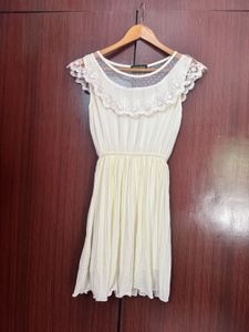 Elegant Sleeveless Knee Length Dress