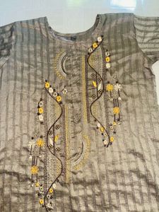 Elegant Embroidered Kurti