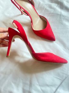 Mango Women Red Solid Pumps