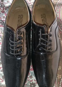 Men&#39;s Leather Lace-Up Shoes ? Sleek Design for Fo