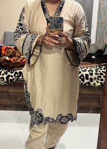 Pakistani Elegant Salwar Kameez Suit