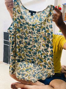 Women&#39;s Tank Top Bundle - Size M&amp;L