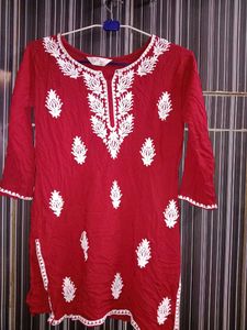 Maroon Chikankari Kurti💫