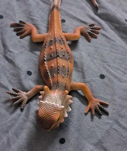 NEW - Chameleon lizard toy