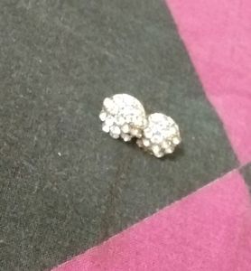 🎀🔥New With Tag 🌸Price 🎁 Drop💥Cute Studs Earrings