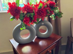 Lovely Pair Of Donut Pot With Red Flowers