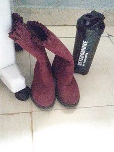Kids Solid Snow Boots In Velvet Maroon.
