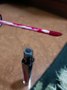 Romantic May Dark Red Lipgloss