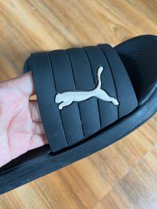 Authentic Puma Slides 🫶🏻 ( Negotiable )