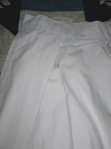 Pleated short white skirt