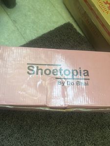 Shoetopia Golden Heels