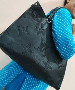 Louis Vuitton Elegant Black Handbag