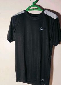 Nike And Puma 4 T-shirt Combo