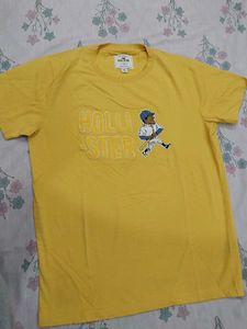 Hollister Graphic Tee