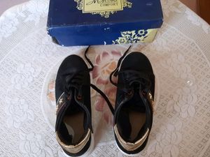 Black Shoes w Gold Stars