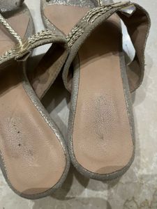 Kalaniketan - Ethnic Gold Kolhapuri Heels