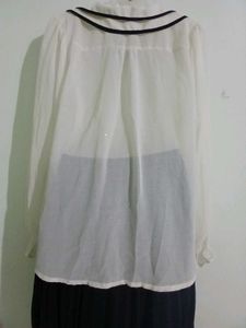 Cute beige top with collar