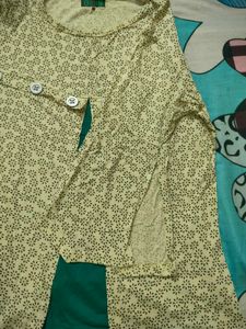 New Jeans Top With Stylish Hands Size:Xl