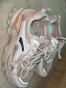 White sports shoes