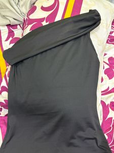 Black One-Shoulder Bodysuit