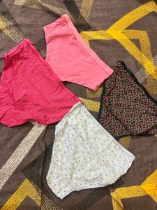 Brief Set Of 4