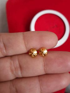 Beautiful New Flower Desine Studs