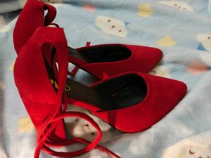 Red Velvet Pointed Heels 👠