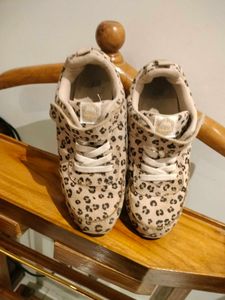 H&amp;M Cute Leopard Print Sneakers