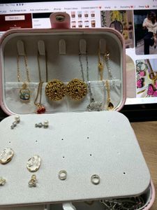 VINTAGE 100% Genuine Clip-on Earrings Pair Of 1