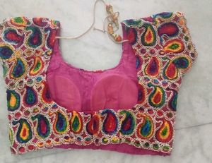 Women&#39;s Blouse padded with latkan