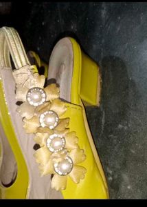 😍Yellow girl Sandals