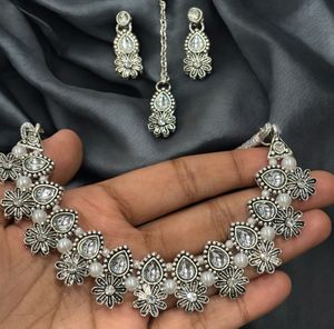 Silver Petal Delight Choker Set🌸